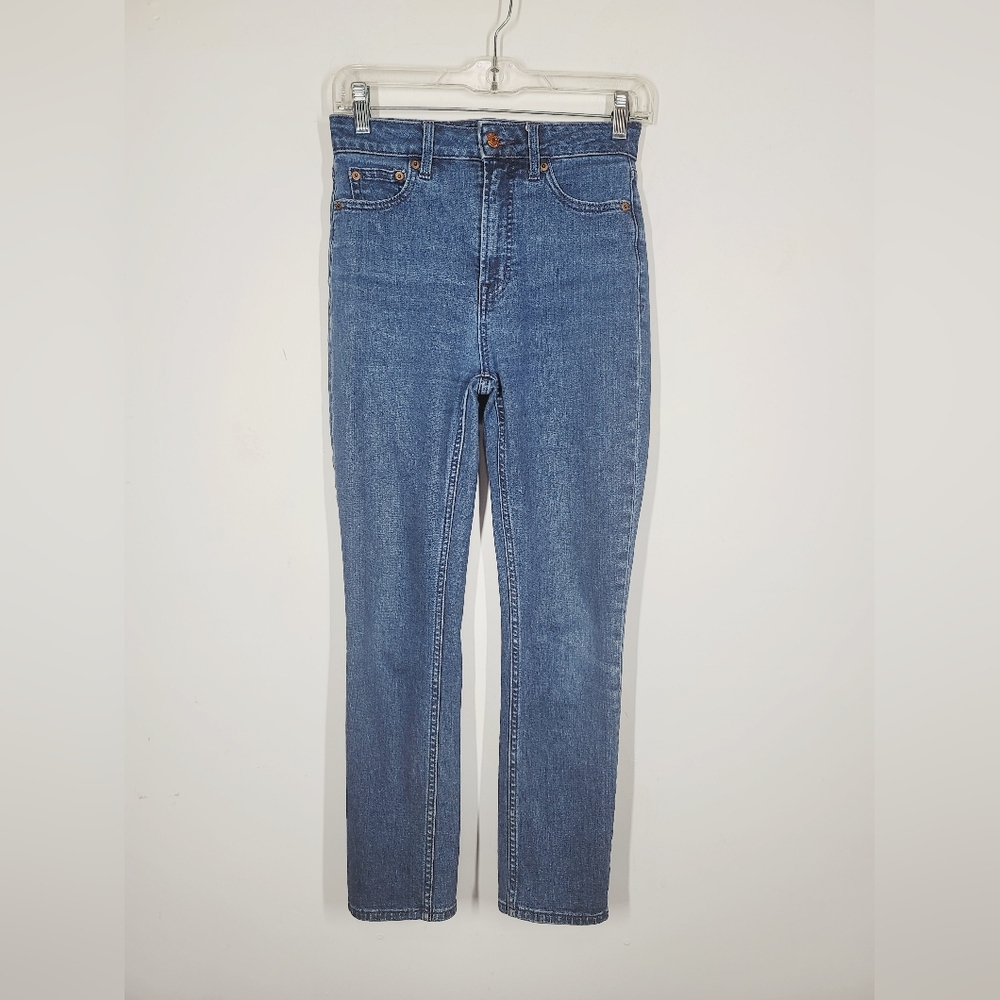 GAP High Rise Straight Leg Jeans in Medium Blue